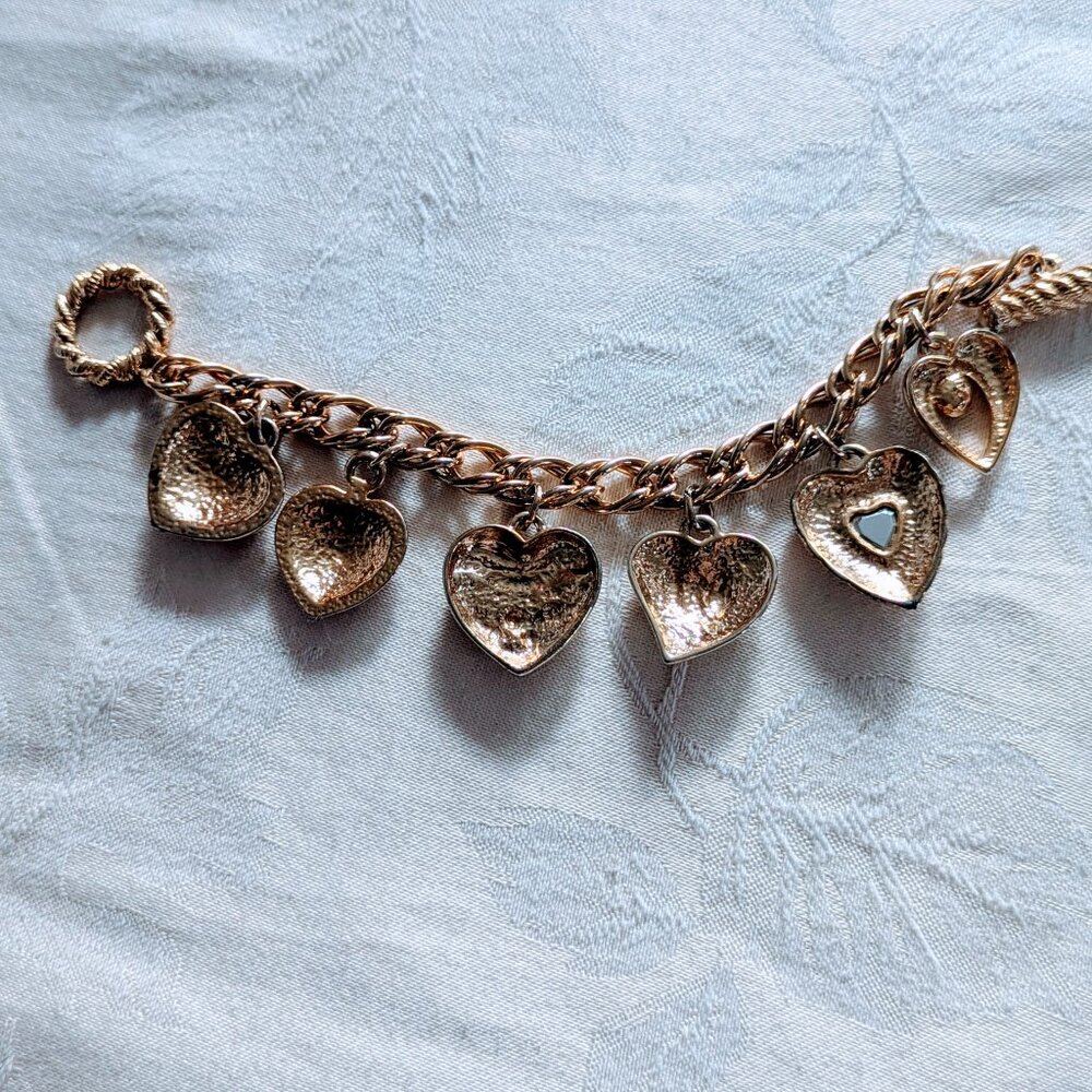 VTG Victoria’s Secret 90s Heart Charm Bracelet w/ Box Pearl Rhinestones Gold New - Picture 7 of 10